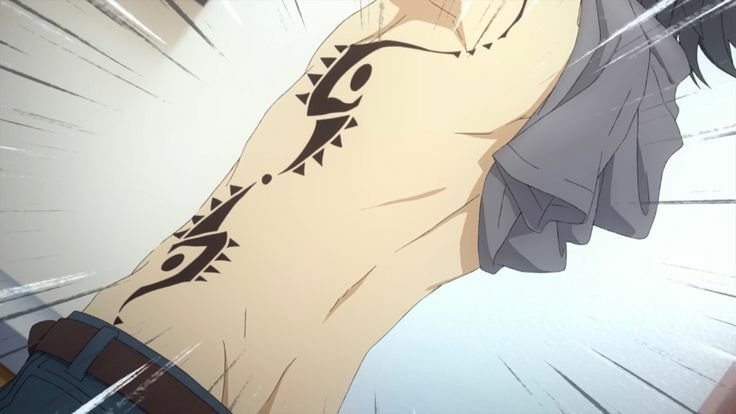 Izumi Miyamura zeigt seine verborgene Seite mit Tattoos und Piercings in Horimiya Izumi Miyamura zeigt seine verborgene Seite mit Tattoos und Piercings in Horimiya